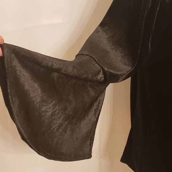 Soulmates Black Velvet Witchy Bell Sleeve Top, w/Choker and Necklace, Size 1X - Picture 4 of 10